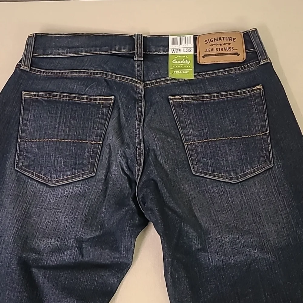 - NWT  LEVIS SIGNATURE Straight/FLEX Size 29 X 32 Men's